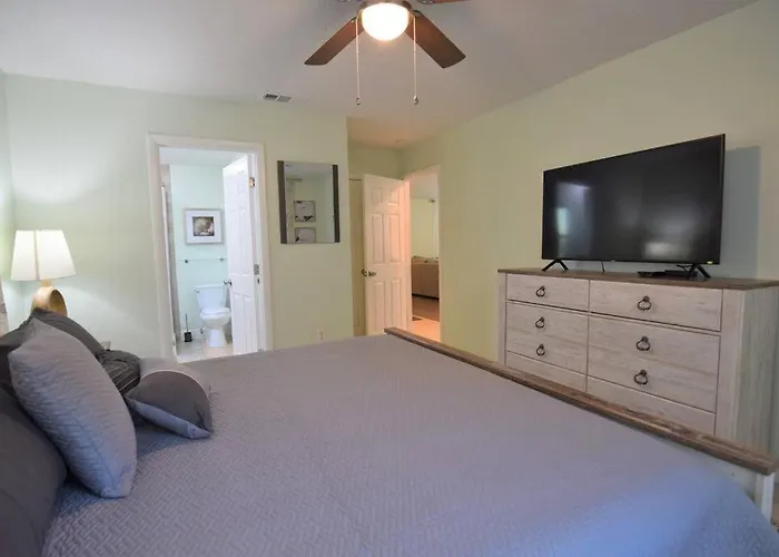 New England 3Bd 2Bt Home Heated Pool Close To Siesta