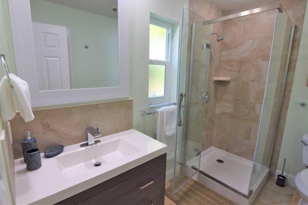 New England 3bd 2bt Heated Pool Close To Siesta Holiday home *